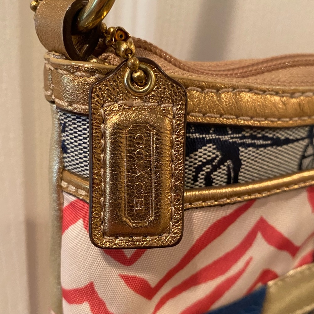 COACH small purse - Picture 3 of 3